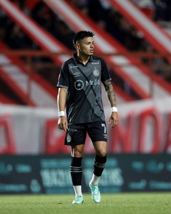 Argentinos Juniors Triunfa Sobre Independiente Rivadavia y Mantiene el Liderato en el Clausura