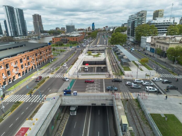 ¡Atención automovilistas! Nuevas horas para circular por el Paseo del Bajo