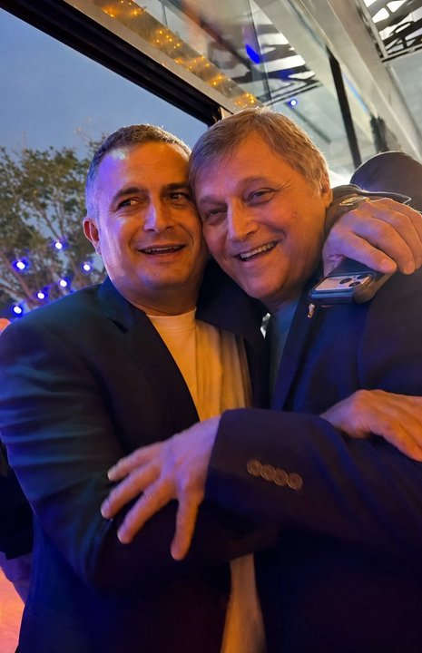 Bertoni Retira su Candidatura y Apoya a Nakis: Auténticos Rojos Responde