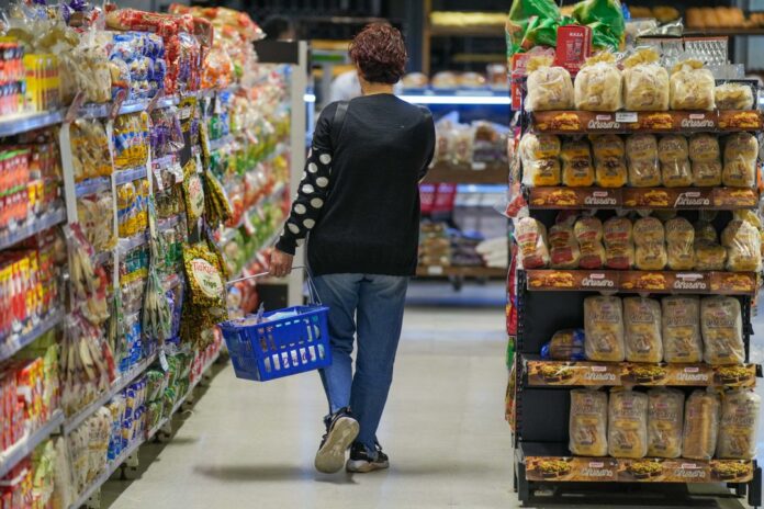 Caída del Consumo Masivo en Argentina: Las Regiones Más Afectadas