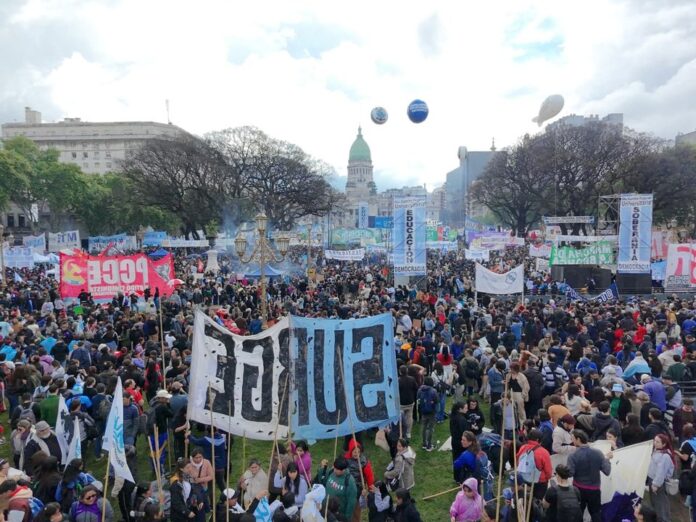 Conflicto Universitario: El Gobierno Enfrenta Dificultades para Encontrar una Solución