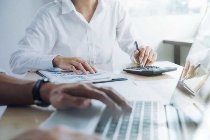Crisis en el Empleo Industrial: Más de 66.000 Puestos Perdidos en Todo el País