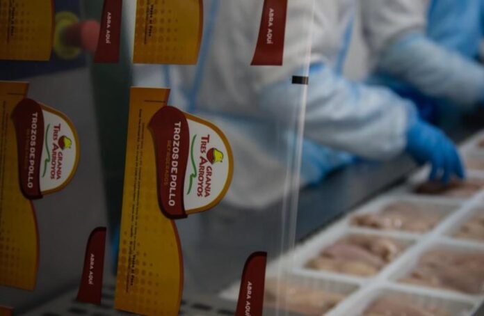 Crisis laboral en Granja Tres Arroyos: Trabajadores de Avex exigen pagos atrasados