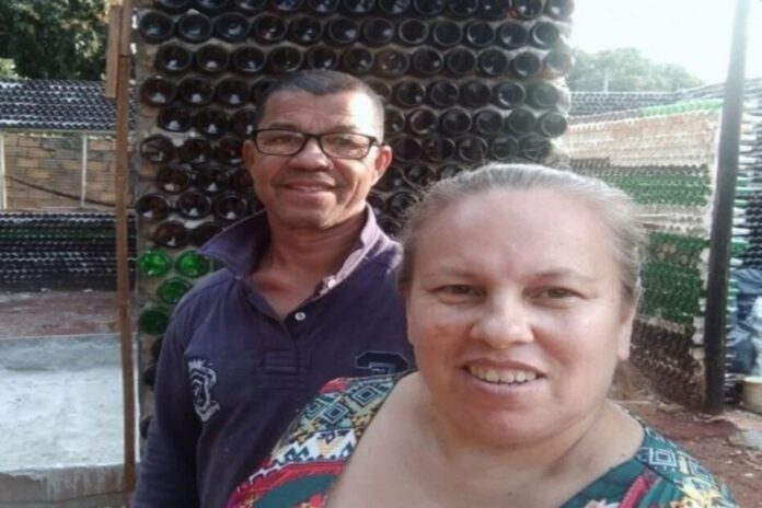 De la crisis a la innovación: construyen una casa con 20.000 botellas recicladas