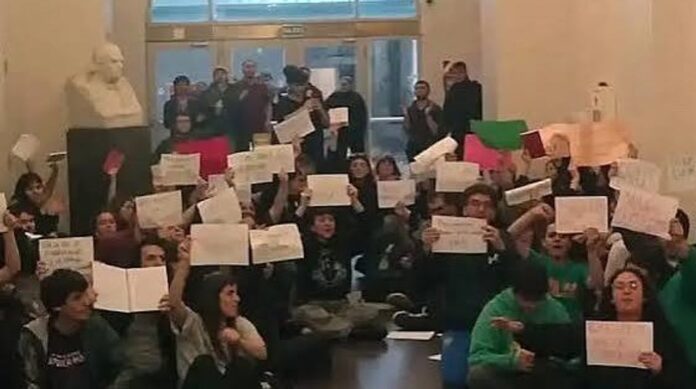 Desalojo en el Palacio Pizzurno: Estudiantes exigen cumplimiento de la Ley de Financiamiento Universitario