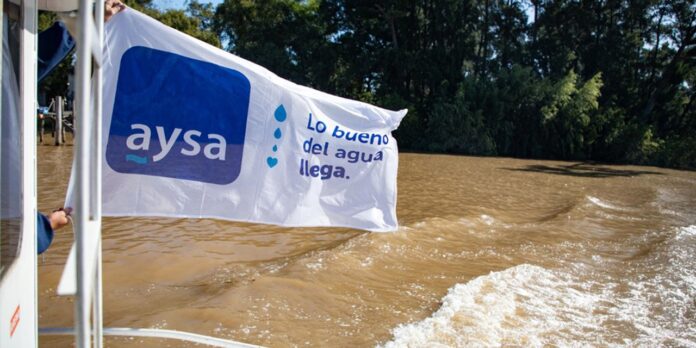 Dos consorcios competirán por el 90% de AySA en licitación histórica
