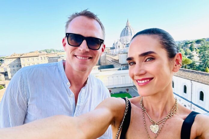 El Amor en Tiempos de Crisis: La Sorprendente Propuesta de Matrimonio de Paul Bettany a Jennifer Connelly
