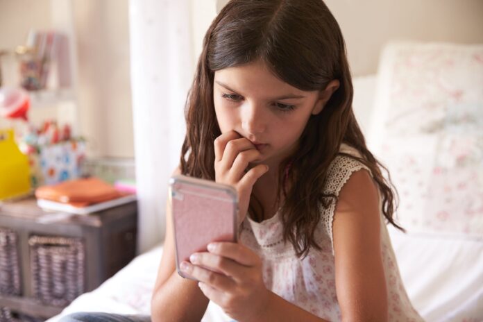El Primer Celular para Niños: ¿Qué Deben Saber los Padres?