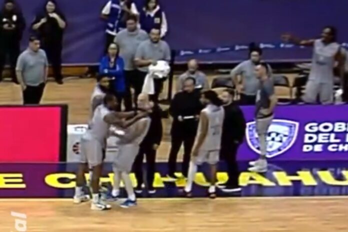 ¡Escándalo en el básquetbol mexicano! Jugadores de Dorados se enfrentan a golpes en pleno partido