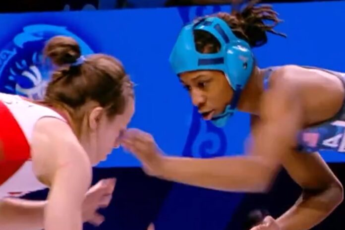 Escándalo en el Mundial de Lucha: Atleta estadounidense descalificada tras agredir a su rival