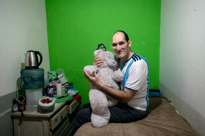La historia de Sergio ‘Chiquito’ Gómez: el hombre más alto de Argentina que busca ayuda