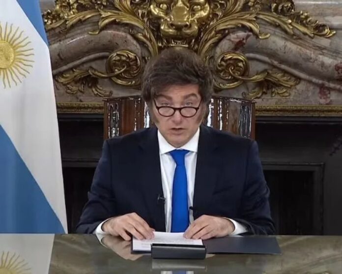 La imagen negativa de Milei alcanza el 56% tras polémicas declaraciones sobre la pobreza