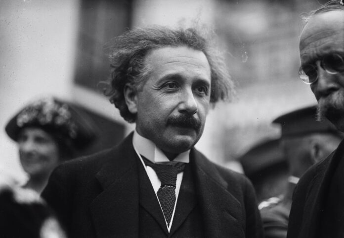La Madurez Según Einstein: El Viaje de la Preocupación Individual a la Colectiva