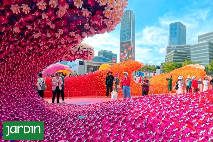 Lego transforma una refinería en un jardín botánico interactivo en Shanghái