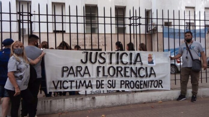 Liberan a hombre acusado de abuso tras 13 años de fuga y una detención fugaz
