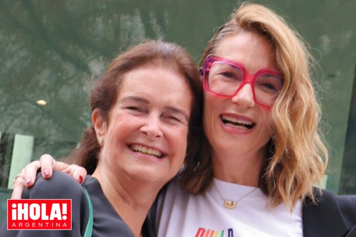 Madre e hija deslumbran en París: el viaje de moda que une generaciones