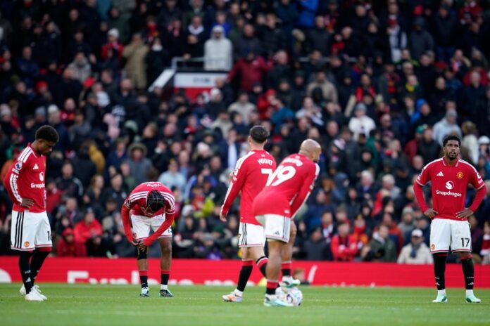 Manchester United se hunde en la crisis tras goleada ante Bournemouth