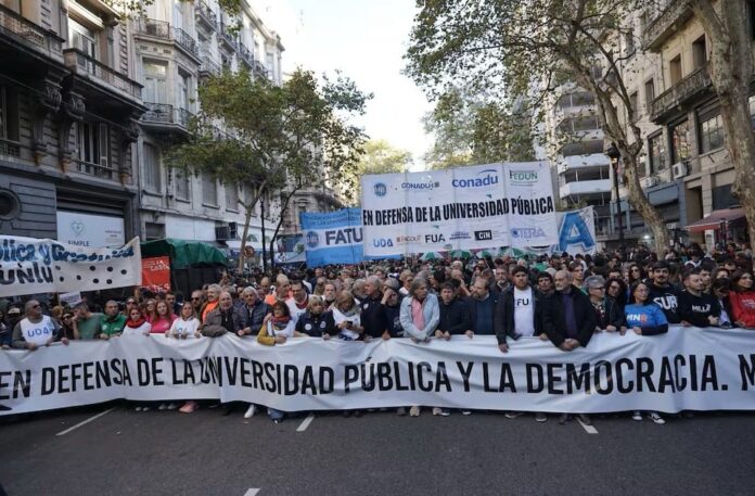 Marcha Federal Universitaria: Estudiantes y docentes reclaman cumplimiento de la ley
