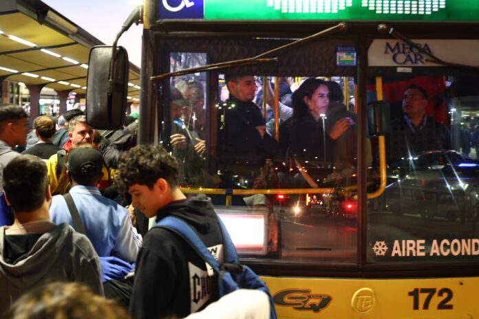 Noviembre trae nuevos aumentos: Tarifas de luz, gas, transporte y más impactan en los argentinos