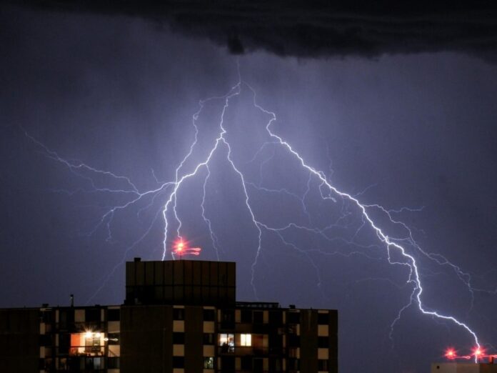 Pronóstico de Tormentas y Descenso Térmico en la Capital: Alertas y Zonas Afectadas