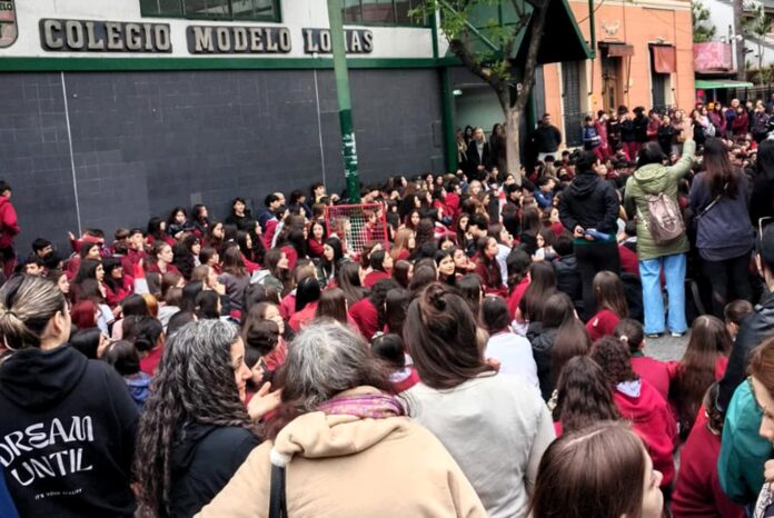 Protesta en colegio privado por escándalo de imágenes manipuladas con IA