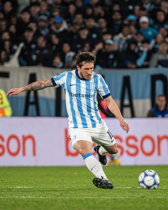 Racing evalúa sanciones para Alfonso Espino tras altercado con hinchas