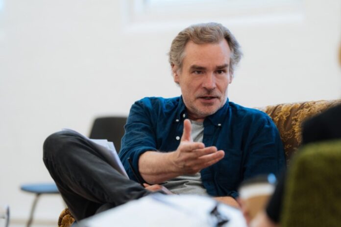 Robert Sean Leonard: De Estrella de Hollywood a Padre en un Pueblo Pequeño