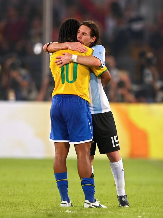 Ronaldinho homenajea a Messi en su despedida de la Selección Argentina