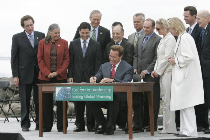 Schwarzenegger resalta el éxito de la ley ambiental en California: «Nuestra economía creció un 81%»