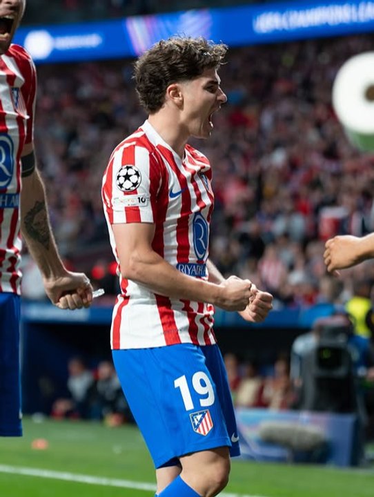 Silbidos y Descontento: Julián Álvarez Enfrenta la Crítica en el Atlético de Madrid