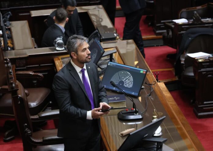 Tensiones en el Congreso: El oficialismo busca cerrar acuerdo ante la presión de la Iglesia