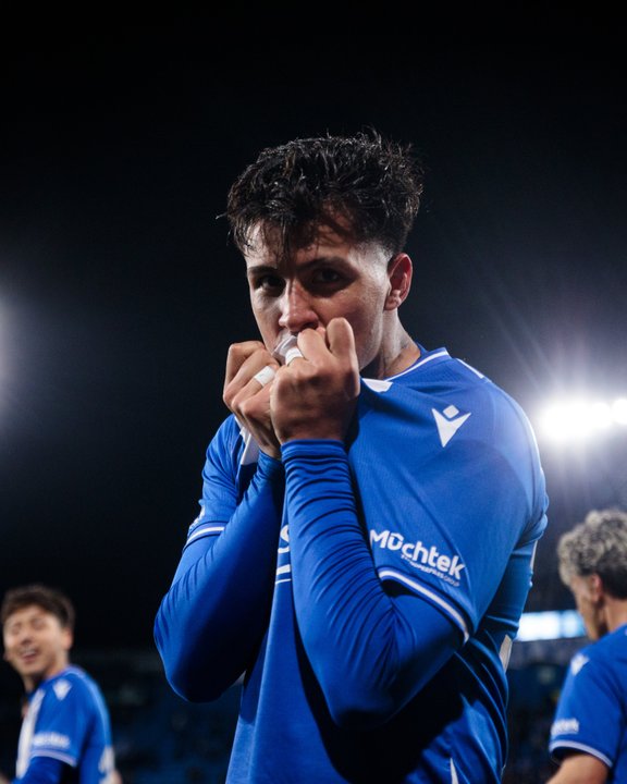 Vélez Triunfa en Casa y Se Acerca a la Cima de la Tabla Anual